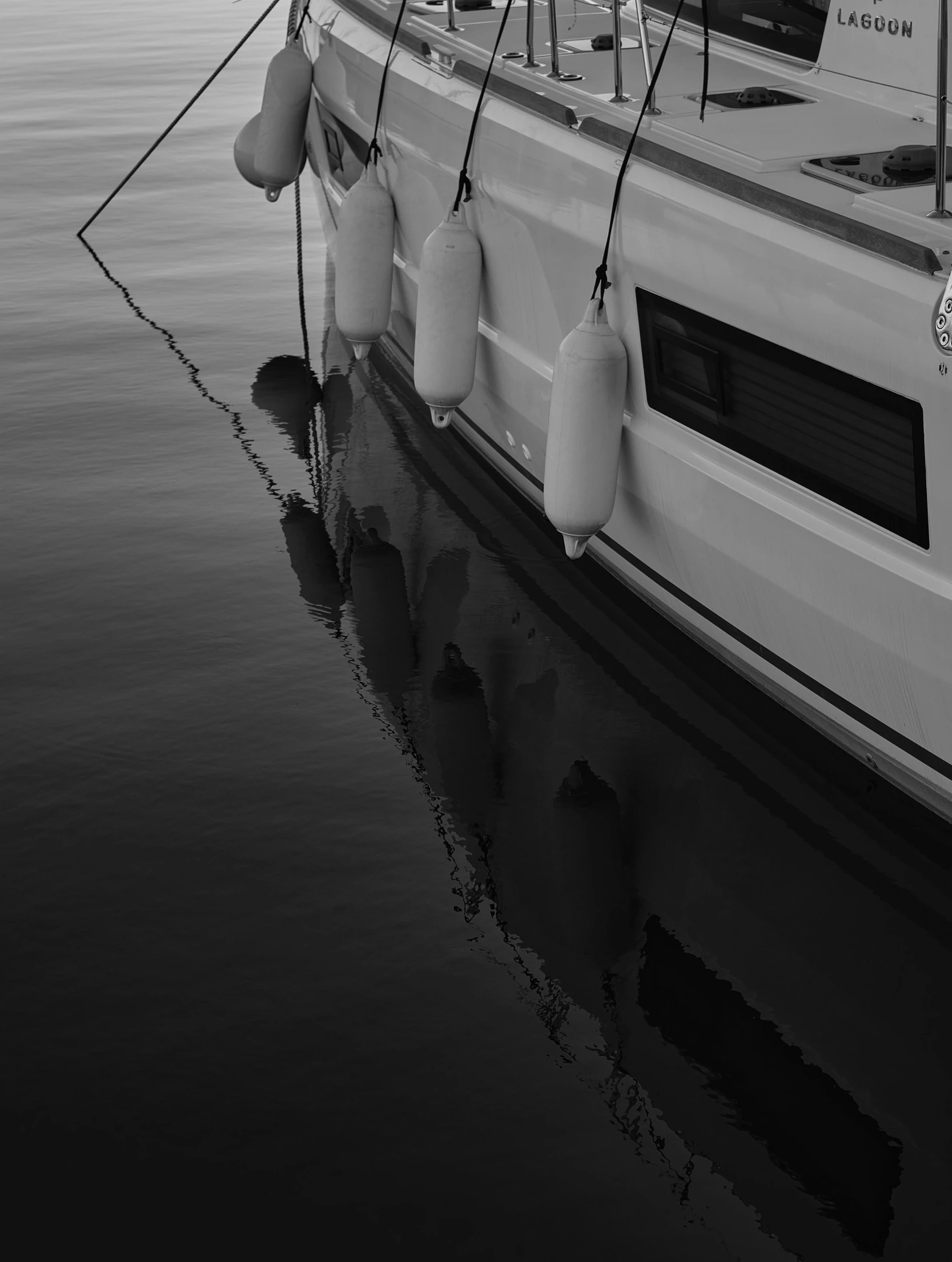 a boat floating in the water next to other boats