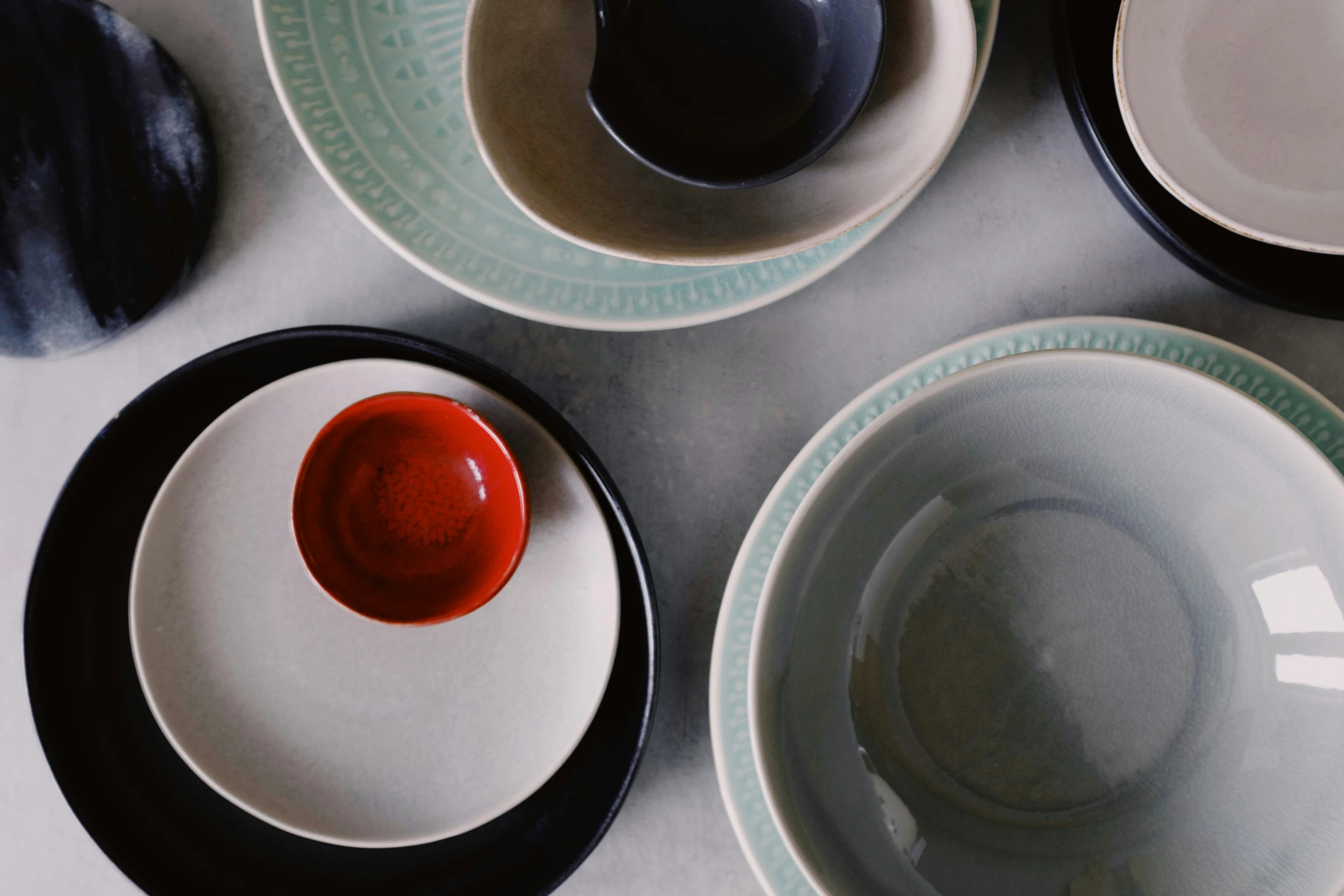 this is the image of plates and bowls with different shapes