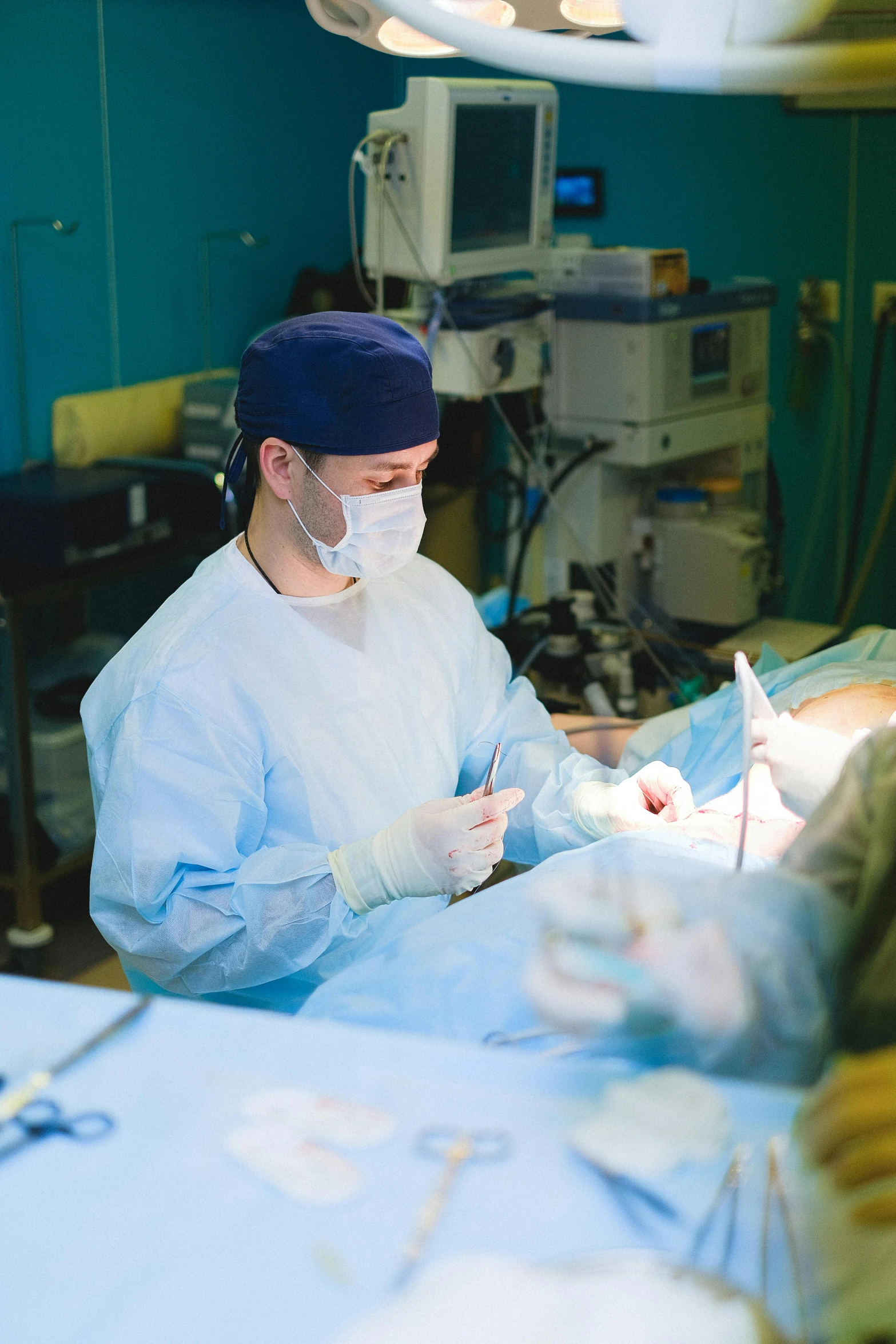 surgeons perform  for patient in the operating room