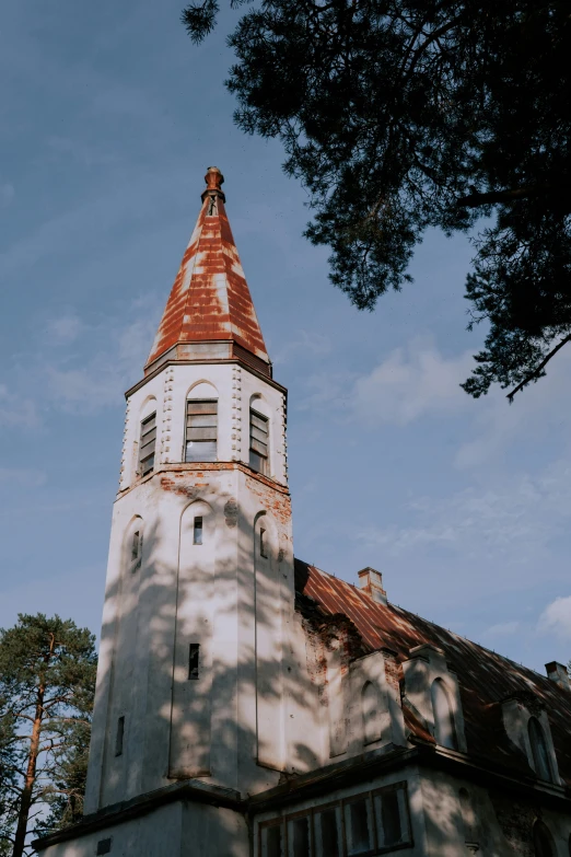 a large tower is sitting up against a sky