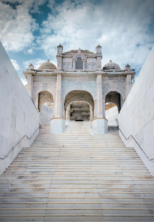 a large staircase with some stairs going up to it