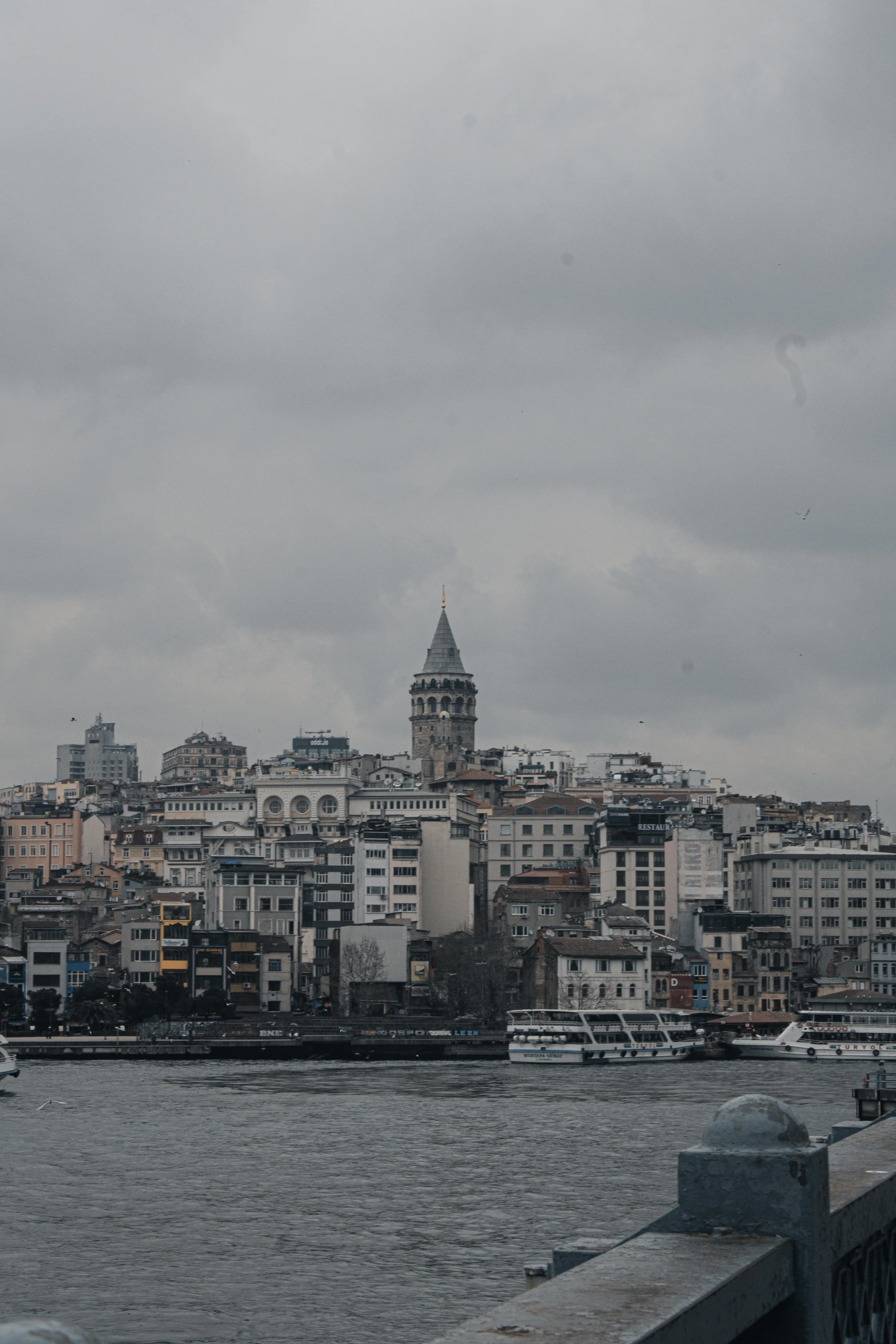 a body of water with some boats in it and a city behind