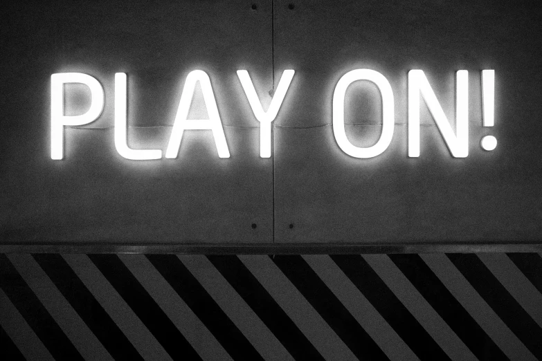 a sign that reads play on