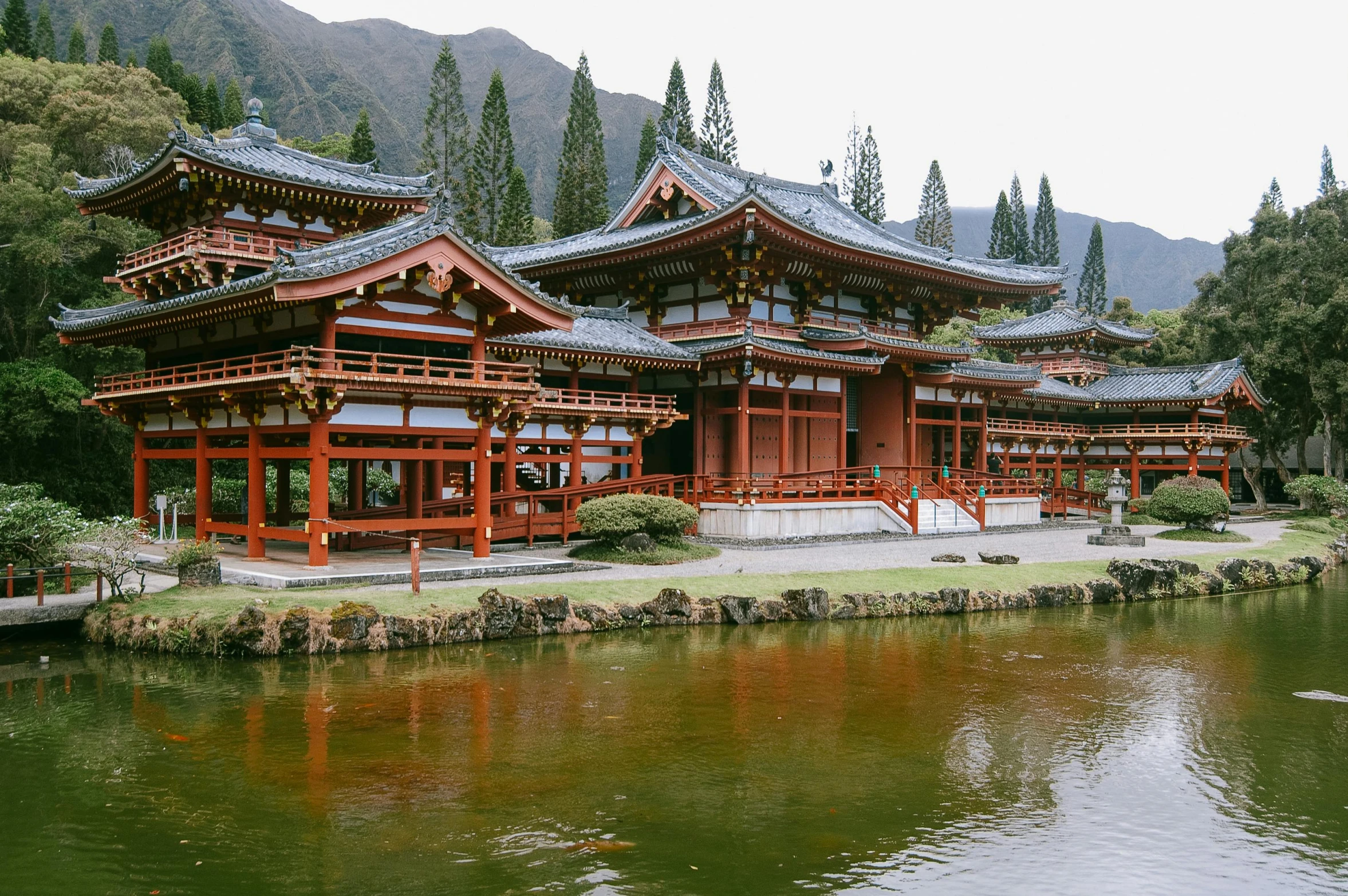 a picture of some kind of building sitting in the water