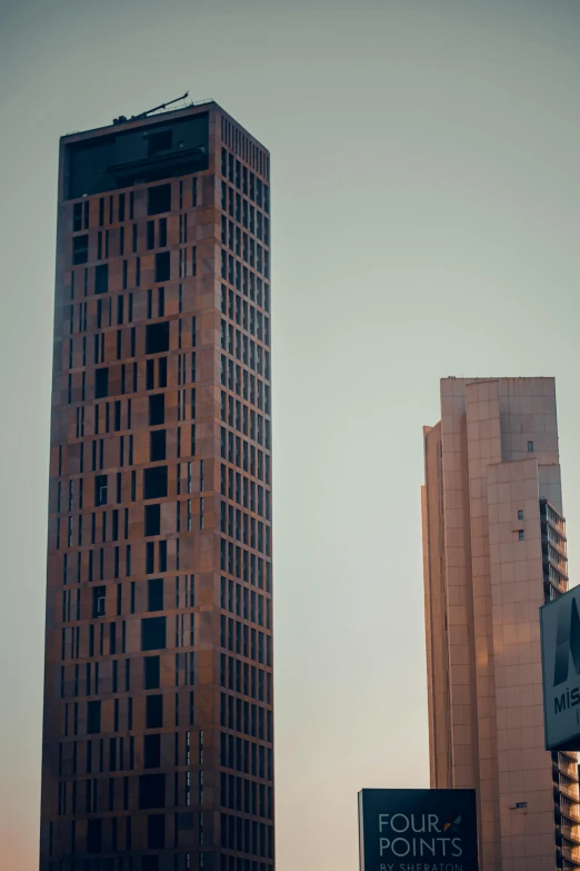 a large building is shown against the sky with a lot of buildings