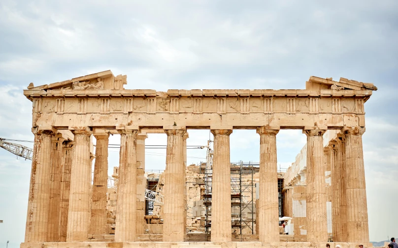 the building has large pillars in it