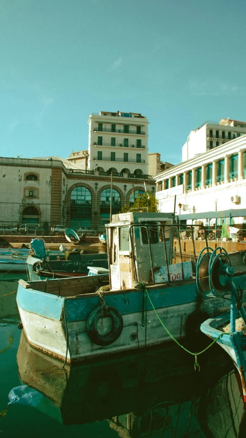 a boat is docked on the beach near buildings