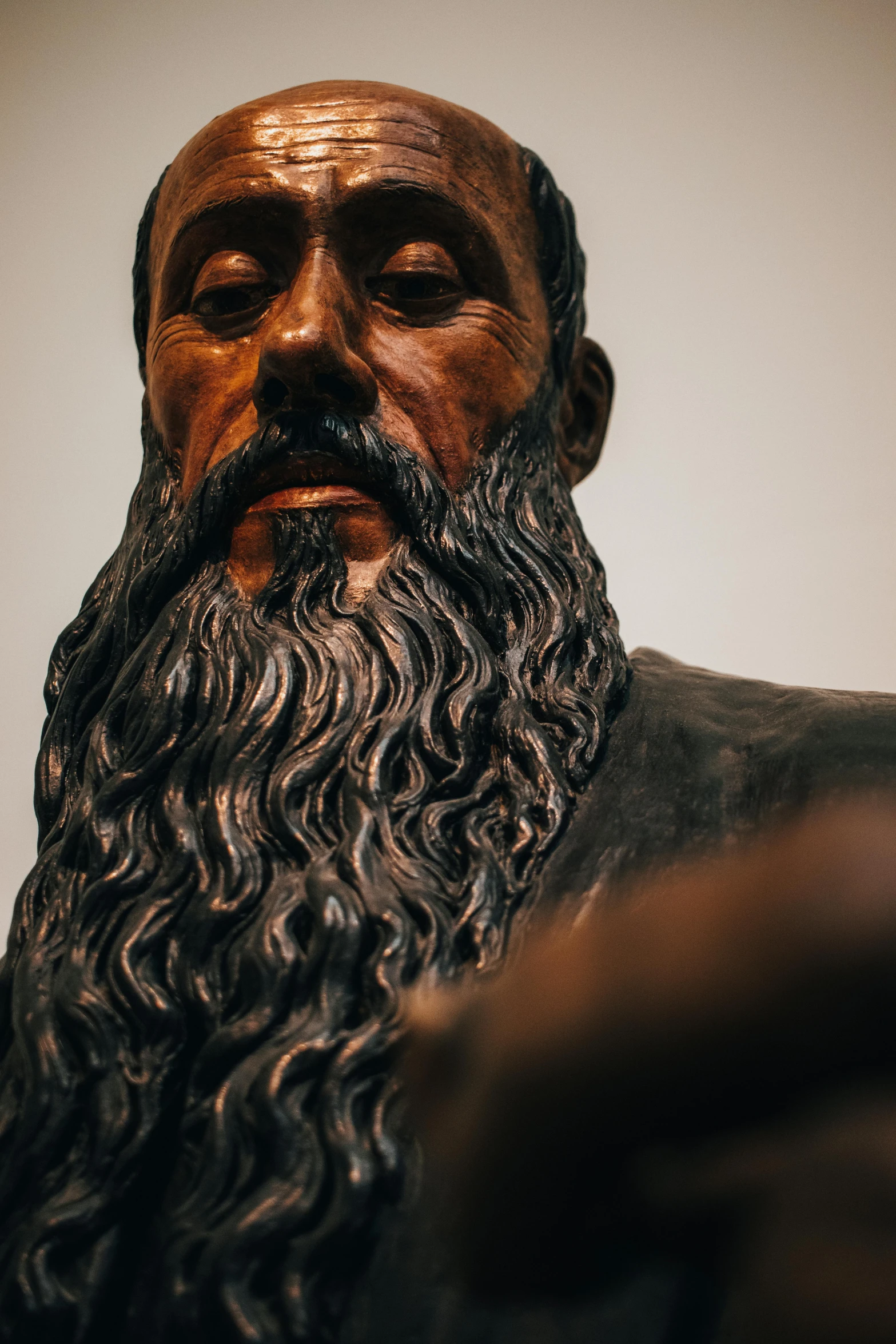 this statue of an old man is displayed in a museum