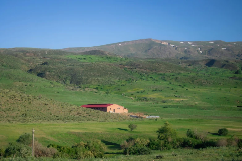 the big house is nestled in the mountains