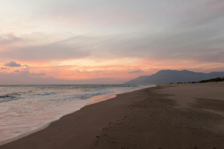 the waves come in and turn on the beach