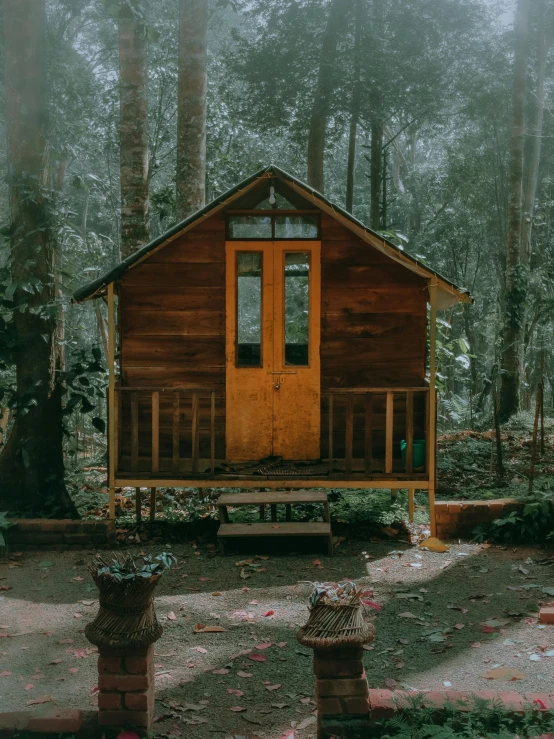 a log cabin is sitting in the middle of a woods