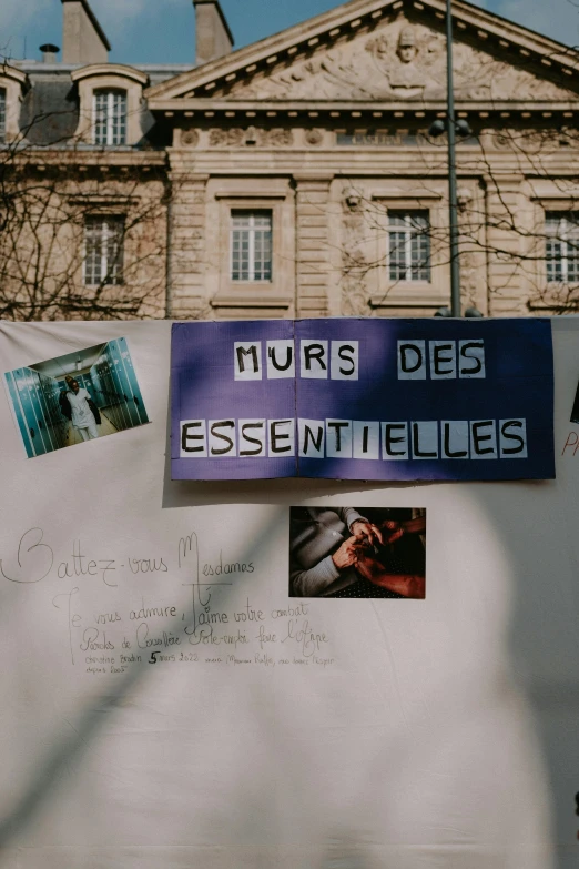 a building with a sign in front of it that reads'murs des esseniteilles '