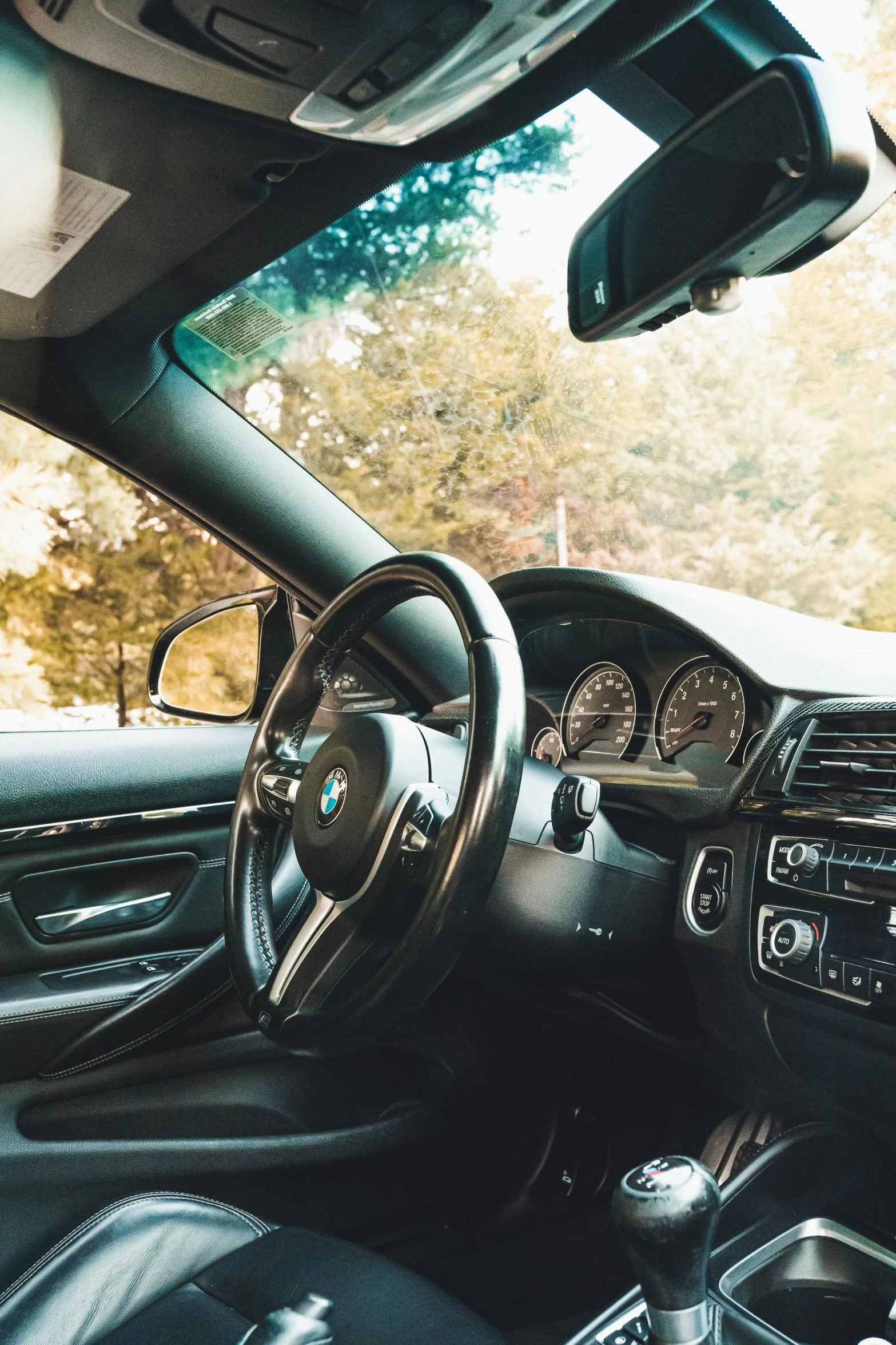 a bmw steering wheel sitting in the center of a vehicle