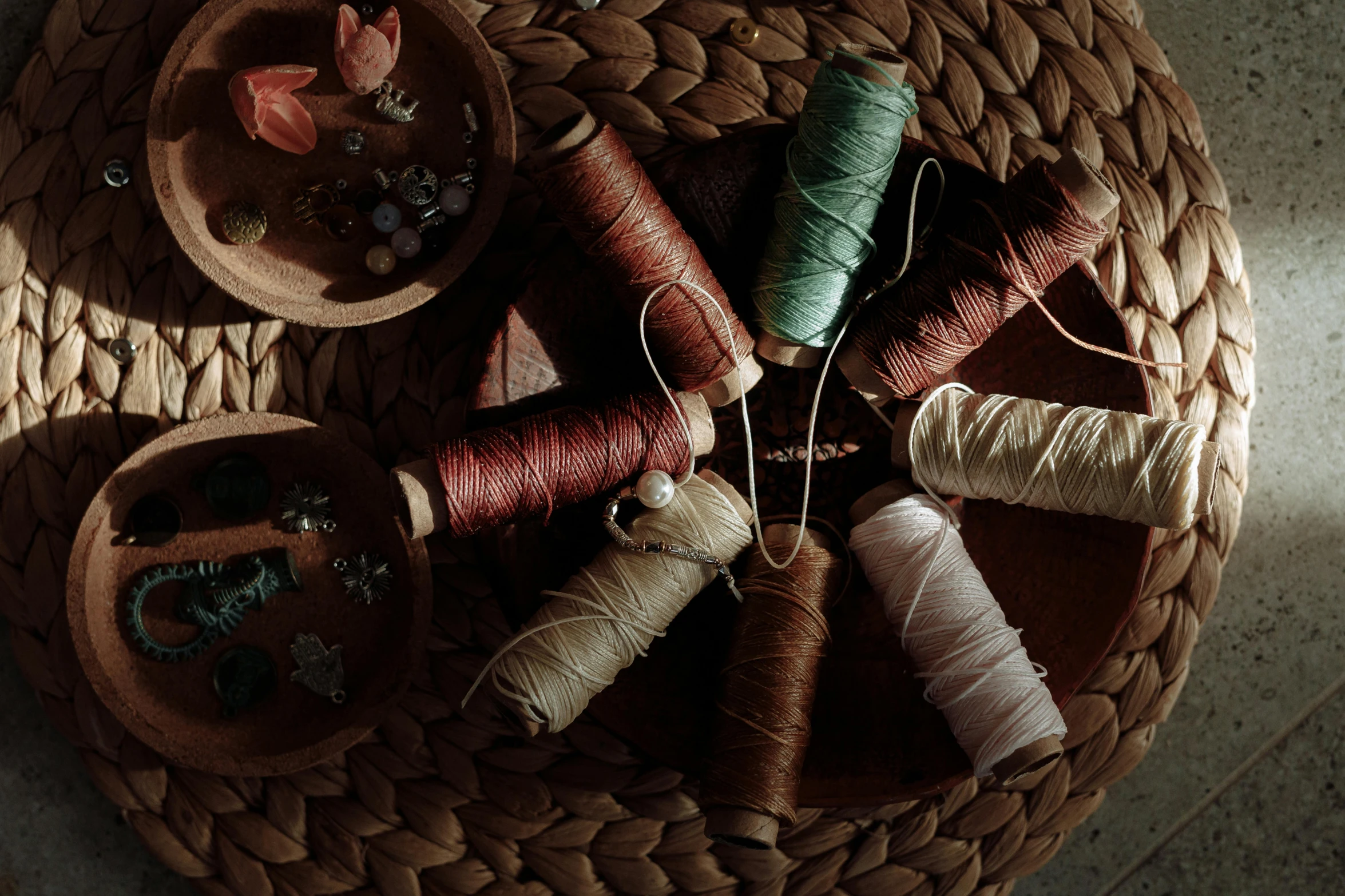 a table with many spools of thread in it