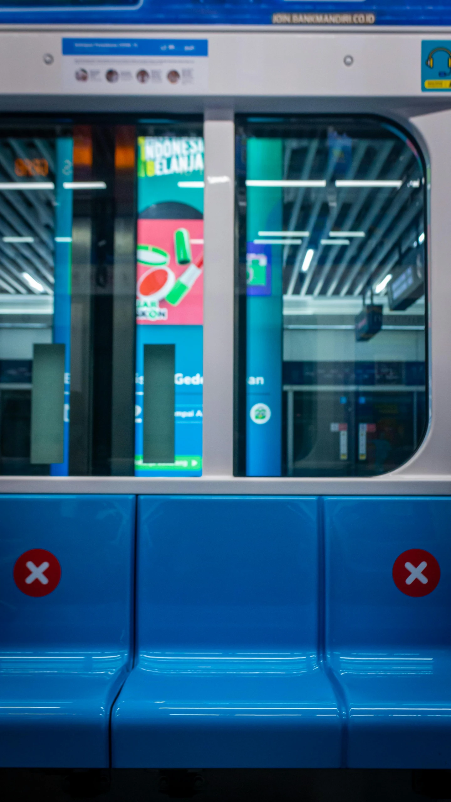 the front of a train with two seats on each side