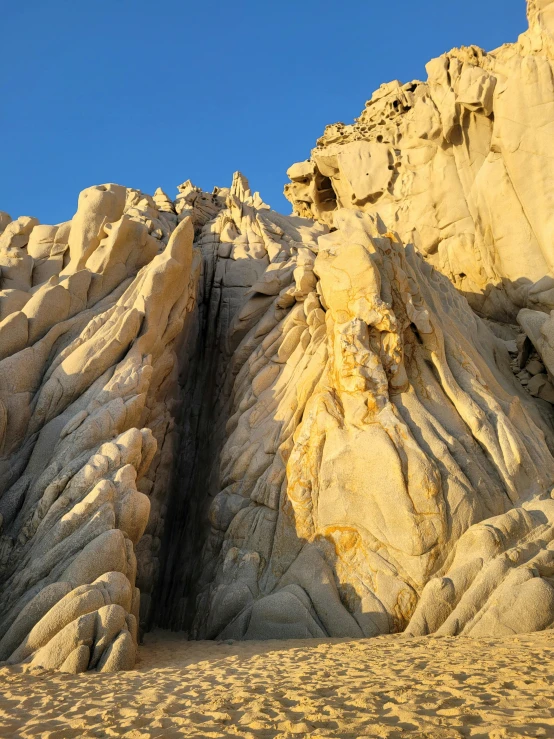 an image of a mountain peak with a cliff at the bottom