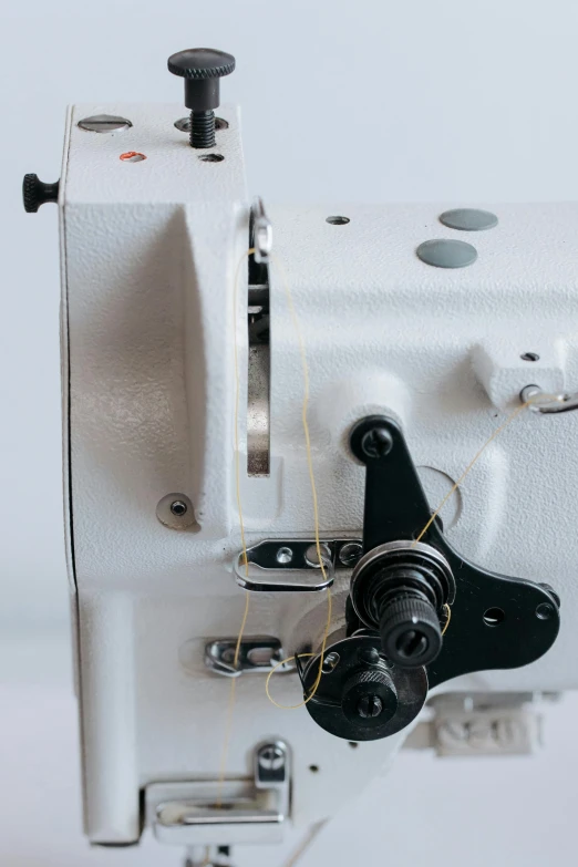 a sewing machine with many ons in it