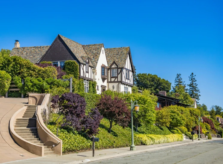 a nice house that looks like it could be built on the hill