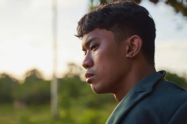 a young man who is looking over his shoulder and looking at soing