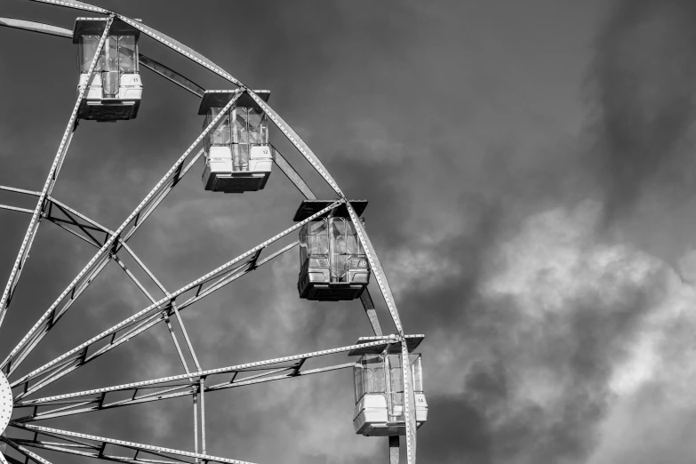 a ferris wheel is shown in black and white