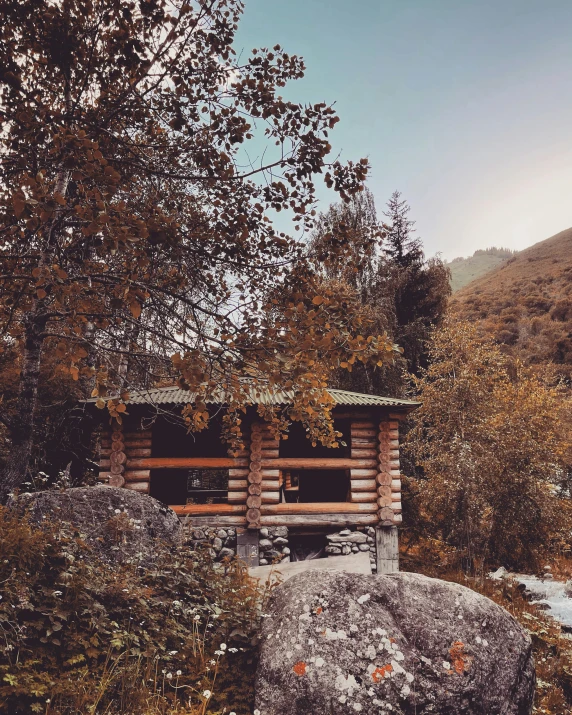 a cabin that is built into the side of a hill