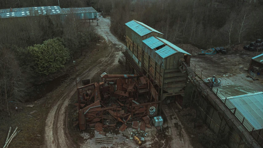 an aerial view of some sort of building in a forested area