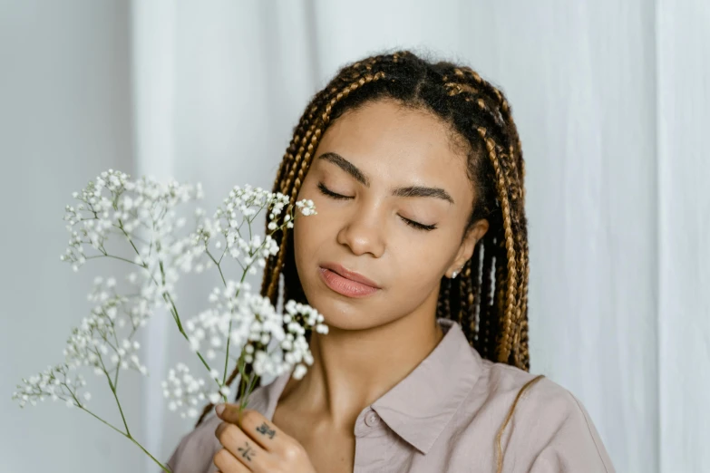 the woman is holding some white flowers in her hands