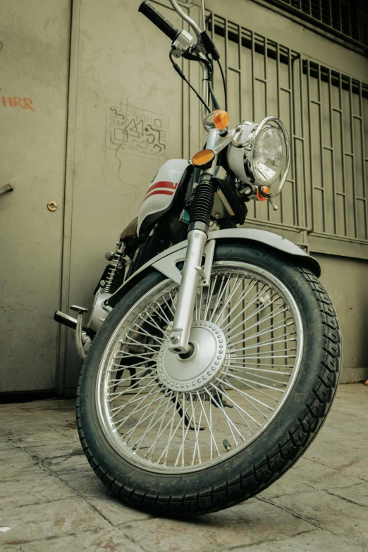 a motorcycle is parked against the side of a building