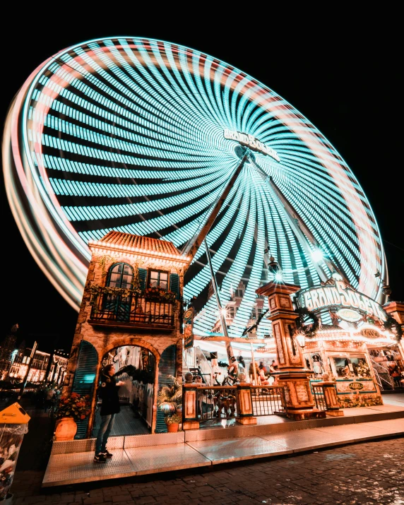 there is a spinning wheel that is on display at night