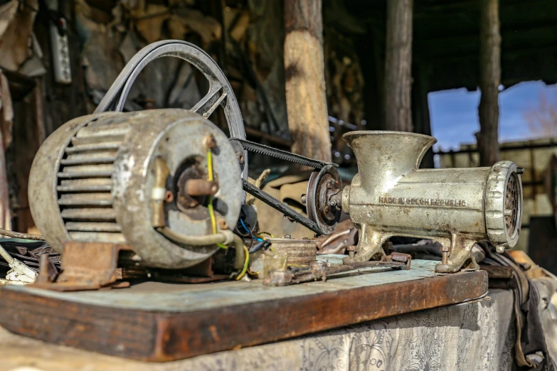 an old grinder and a motor sitting on a table