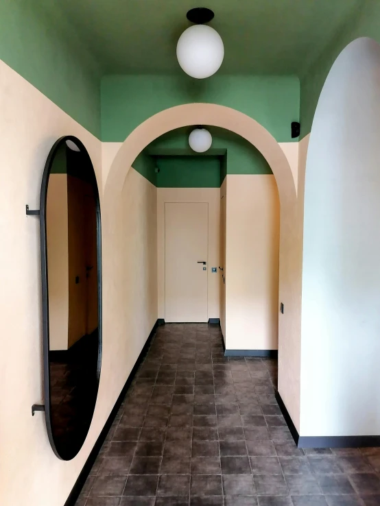 a hallway with mirror on the wall and ceiling