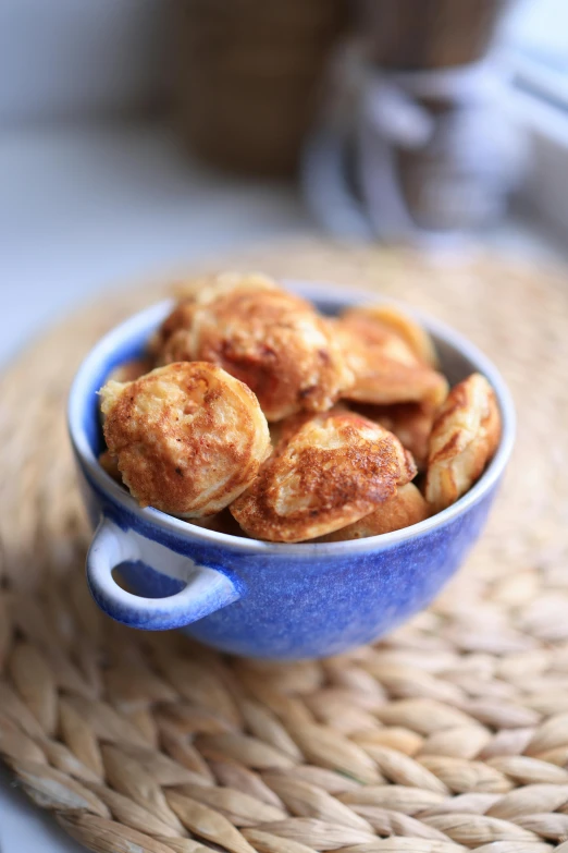 an image of some kind of donut with cinnamon