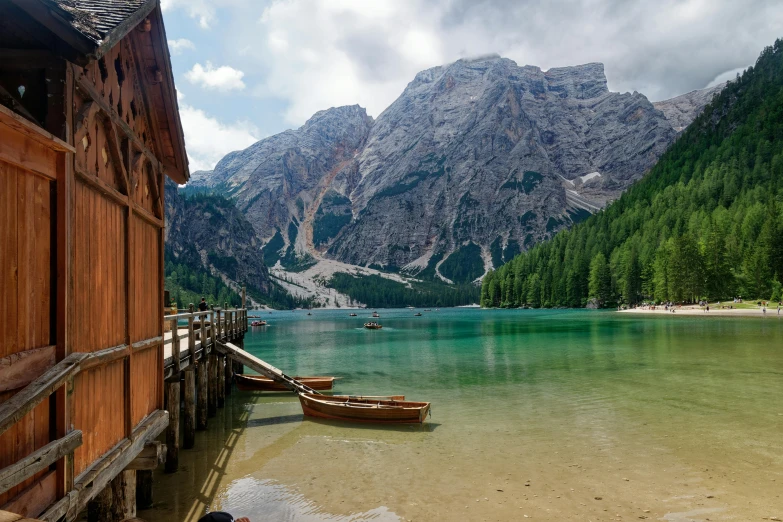 two canoes parked in the lake near a house