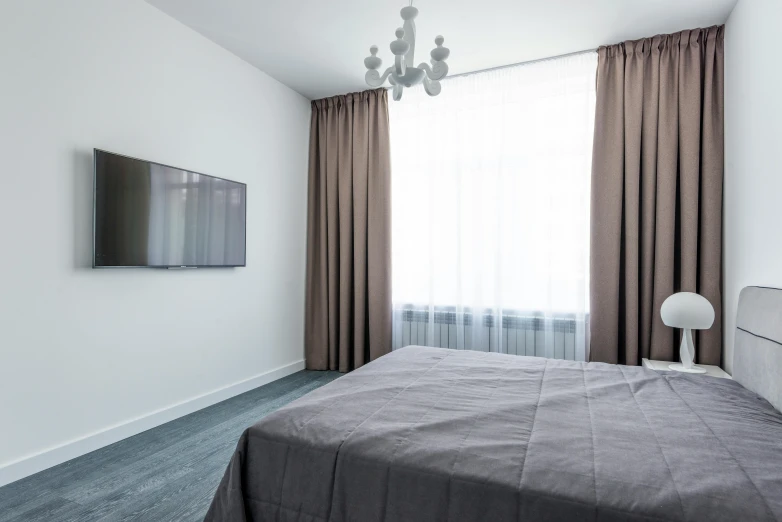 a bedroom is equipped with light brown linens and ds