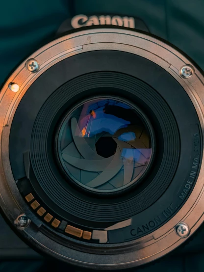 an zoom lens showing a bright image in the center