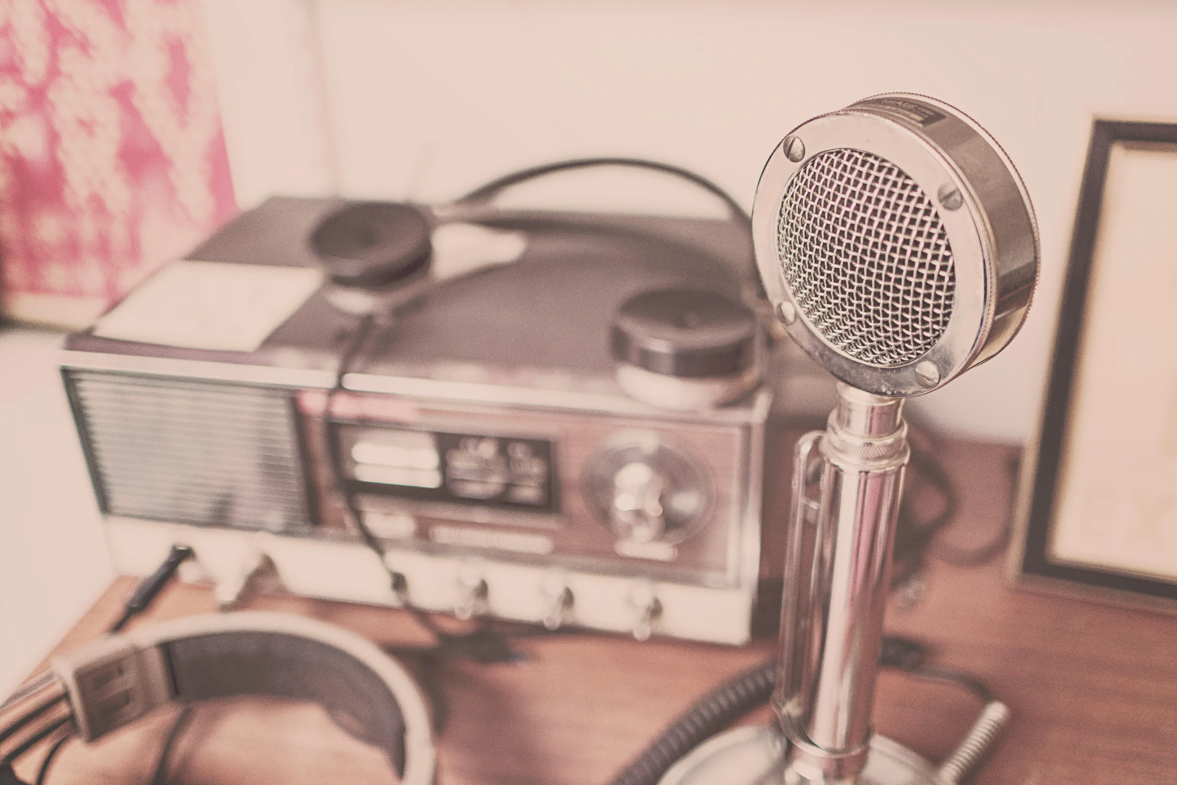 there is a microphone and radio set on the table