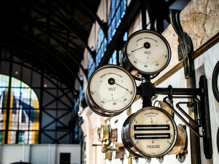 there are different type of clocks hanging in this shop