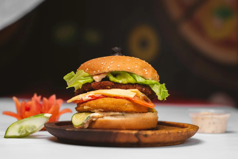 a hamburger that is sitting on a  board