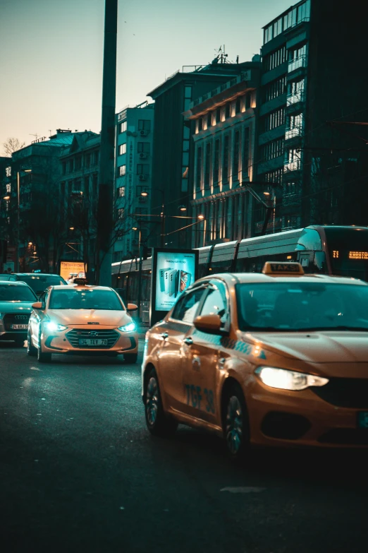 a busy city street filled with lots of traffic