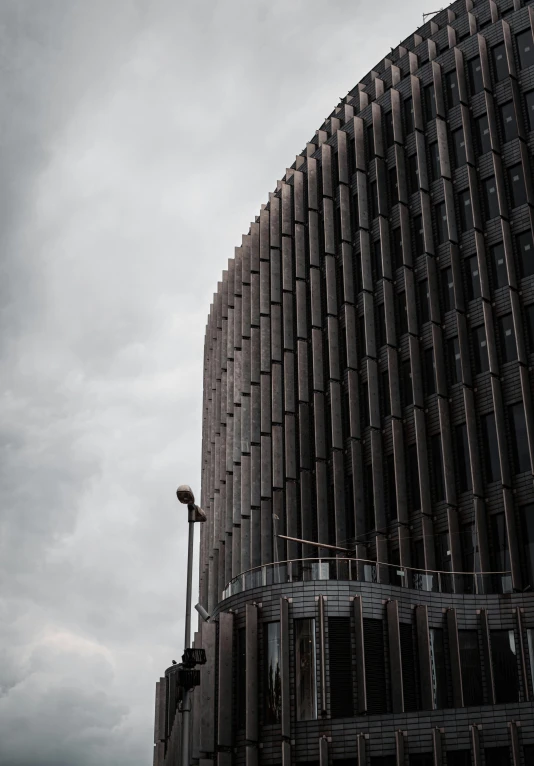 the roof on a tall building is made up of many thin grey strips