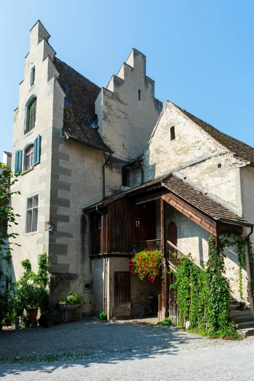 an old building with ivy growing on the side