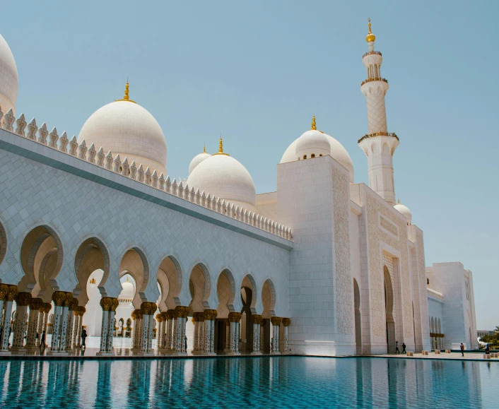 the water outside of a mosque with arches