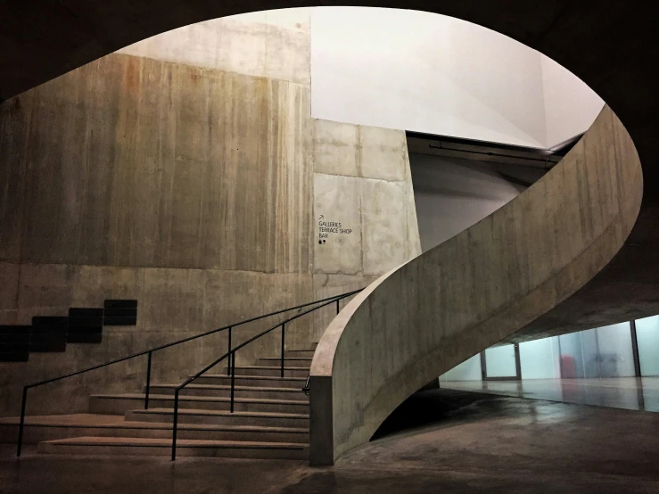stairs are leading up to an elegant concrete building