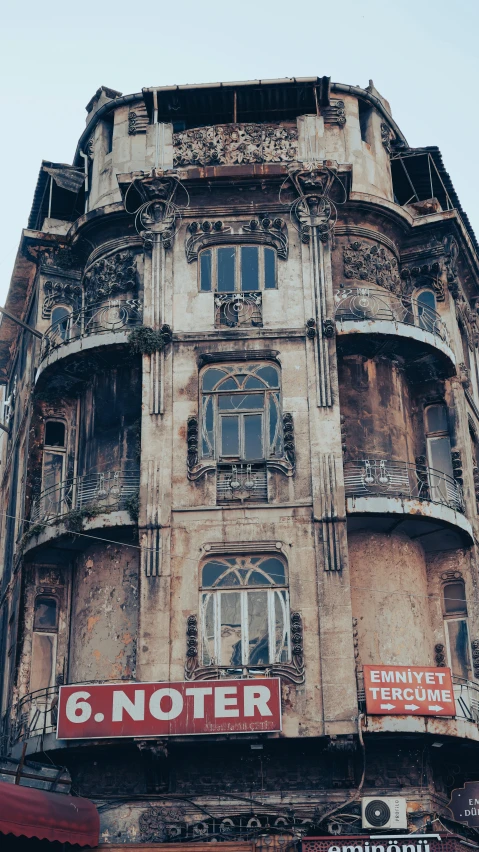 an old building that has lots of balconies