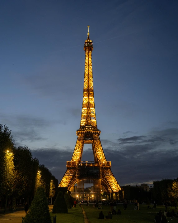 the eiffel tower in paris france lit up at night