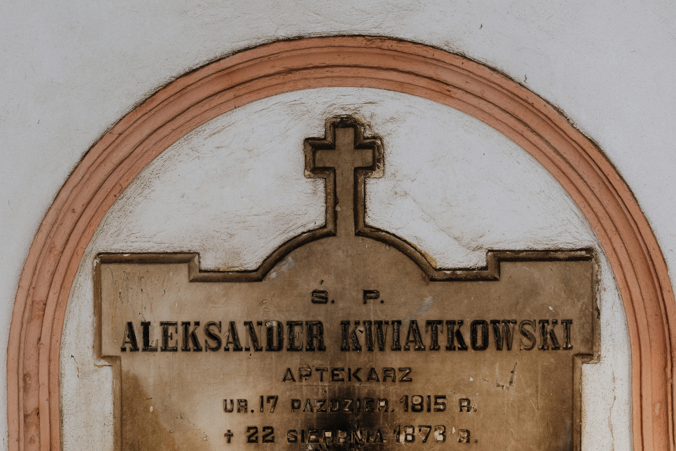 a picture of a grave site on the side of the wall