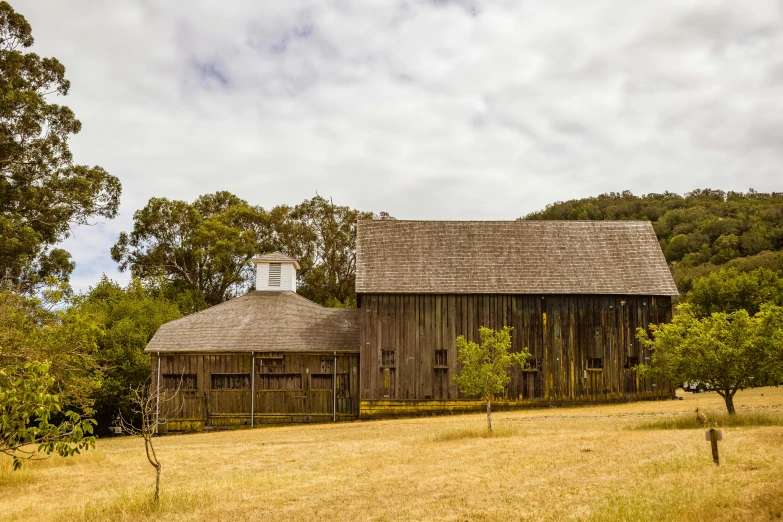 a rustic looking building on the side of a dirt road