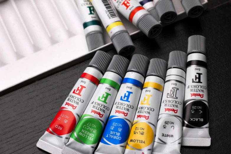 many different colors and sizes of markers in tubes