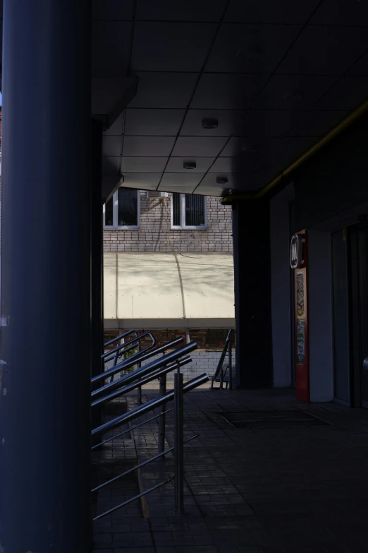 a row of benches sits next to a building