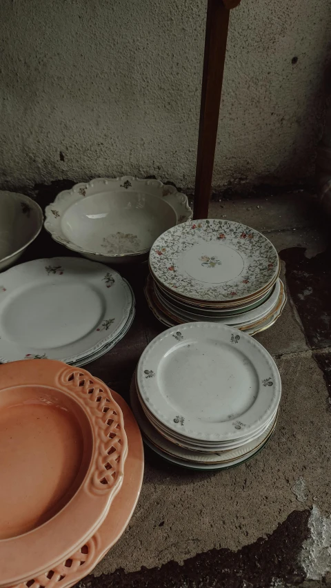 a group of plates that are sitting on the ground